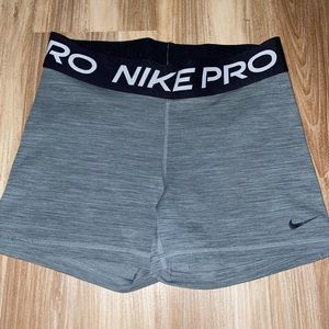 Nike Pro
Women's 3" Shorts size medium grey